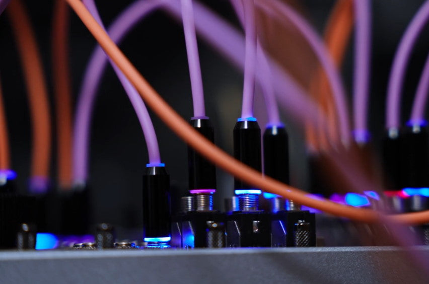MyVolts Halo — cables CV iluminados primer patch Eurorack
