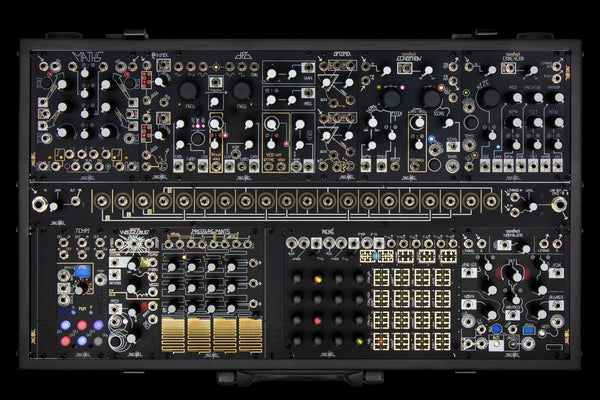 Shared System de Make Noise visto desde arriba: un case Eurorack completo con módulos listos para patchear