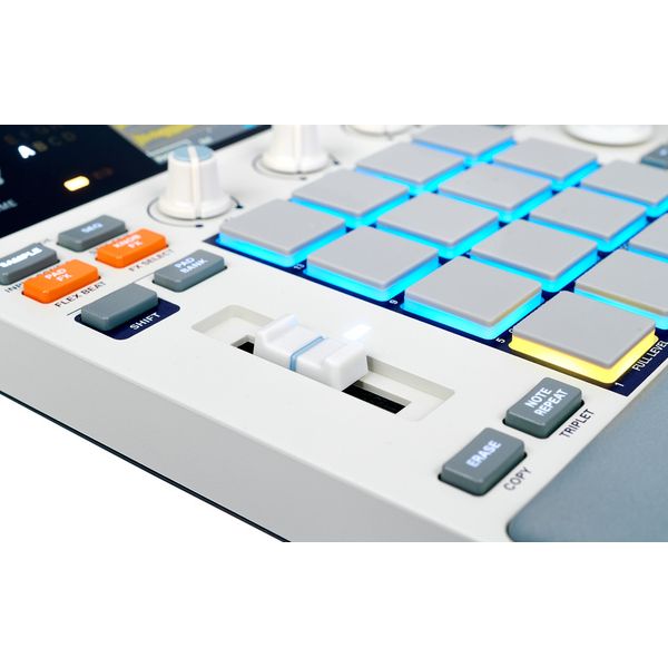 Akai MPC Sample sampler drum machine compacto