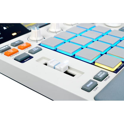 Akai MPC Sample sampler drum machine compacto