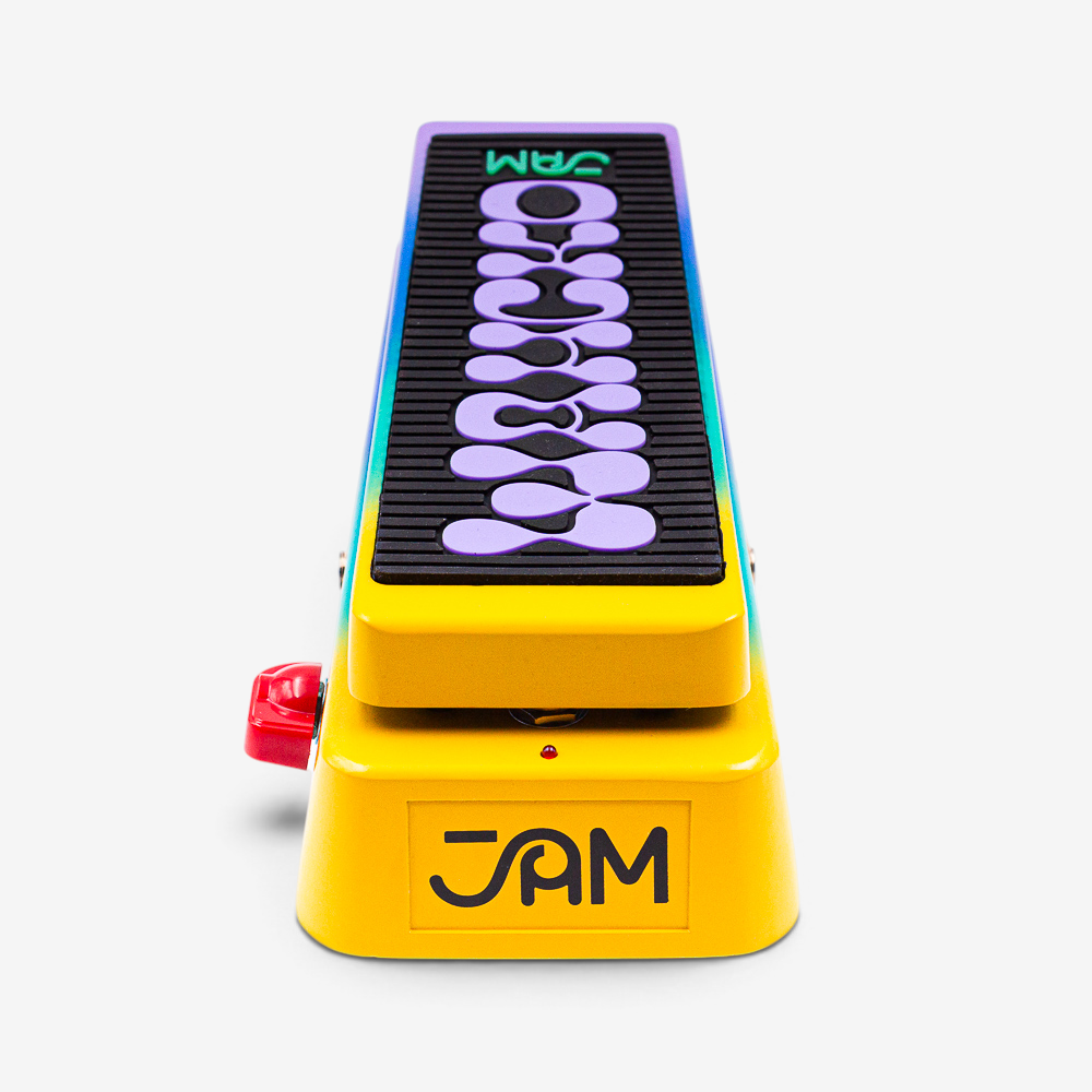 JAM Pedals Wahcko mk.2 en vista frontal desde el talón amarillo, con la goma negra del pedal