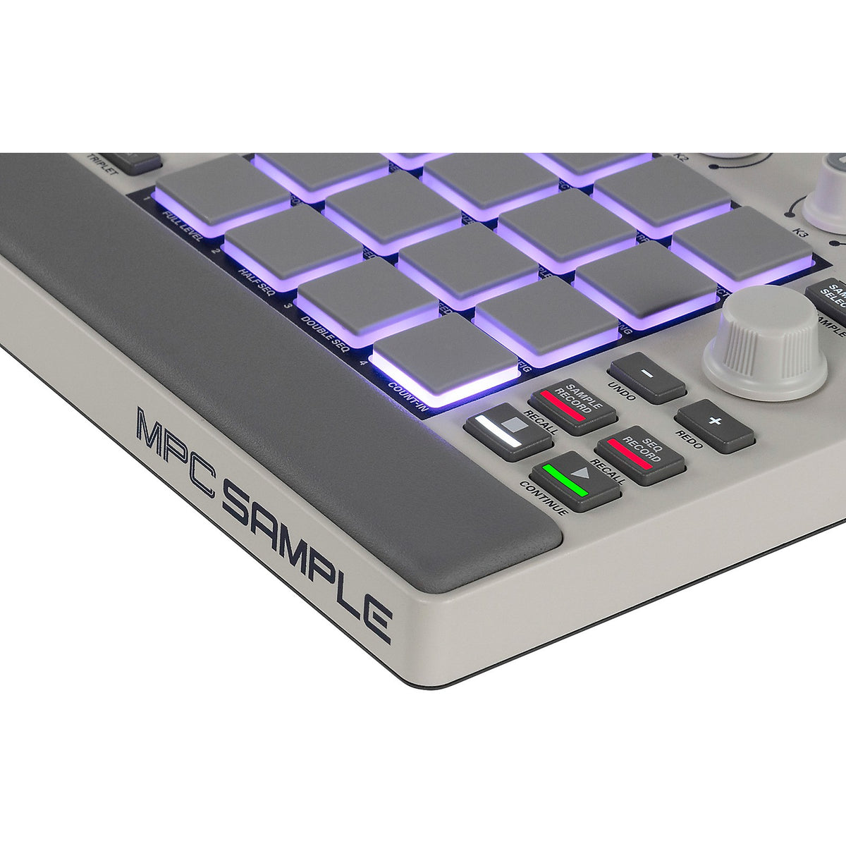 Detalle de los pads RGB iluminados del Akai MPC Sample