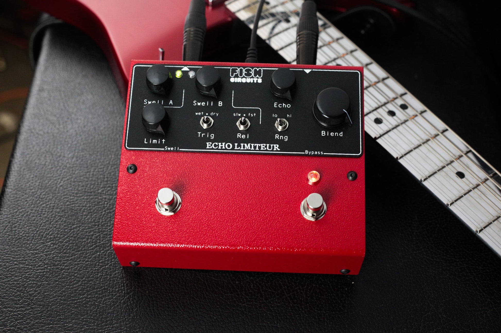 Fish Circuits Echo Limiteur en ambiente de estudio, vista lifestyle