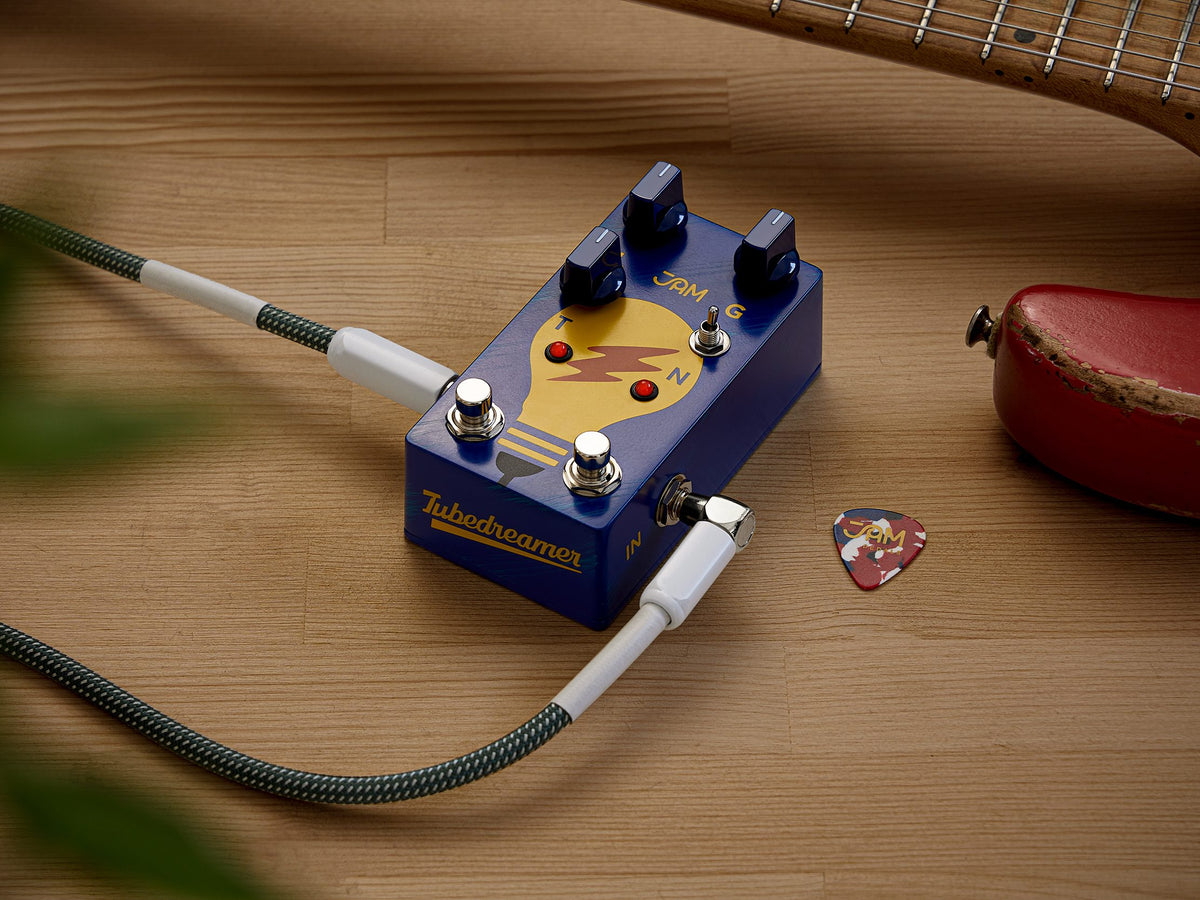 Pedal JAM Tubedreamer, azul con una ampolleta ilustrada, sobre un piso de madera