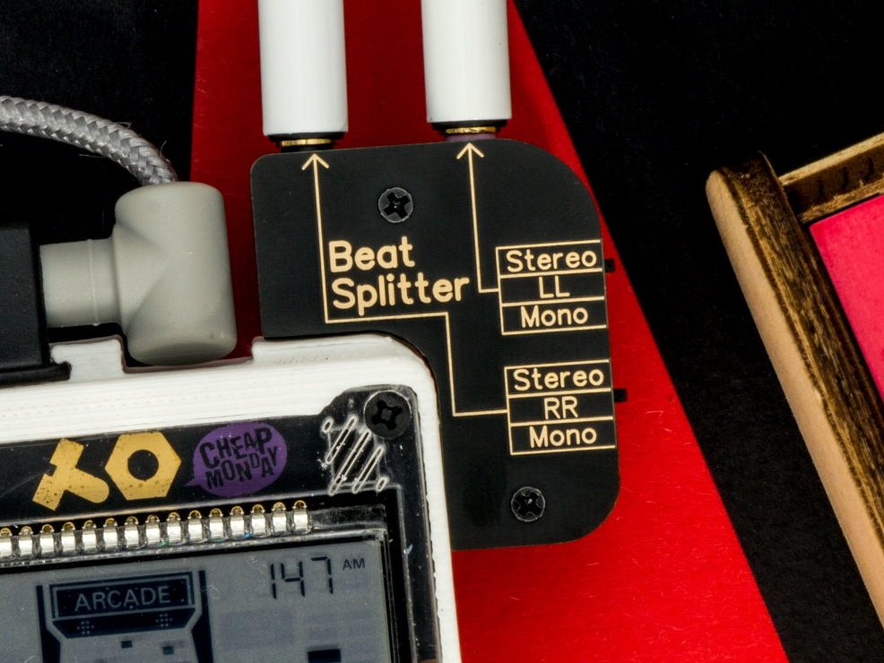 Divisor myVolts Beatsplitter conectado a un Pocket Operator
