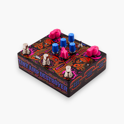 JAM Pedals Tiny Amp Destroyer, vista 3/4 con el arte pintado a mano en el costado