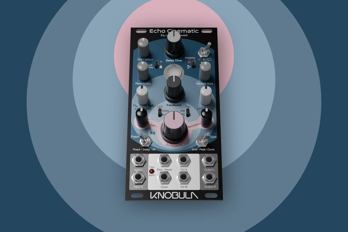 Módulo Eurorack Knobula Echo Cinematic, con sus perillas de delay, EQ y reverb, sobre un fondo de círculos azules y rosados