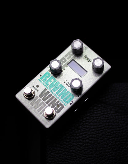 Alexander Pedals Rewind detalle de pantalla OLED