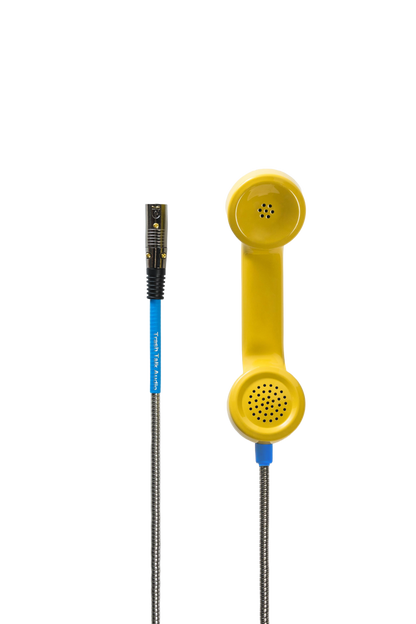 Trash Talk Audio Payphone Mic amarillo, vista frontal - micrófono dinámico hecho de auricular de teléfono público