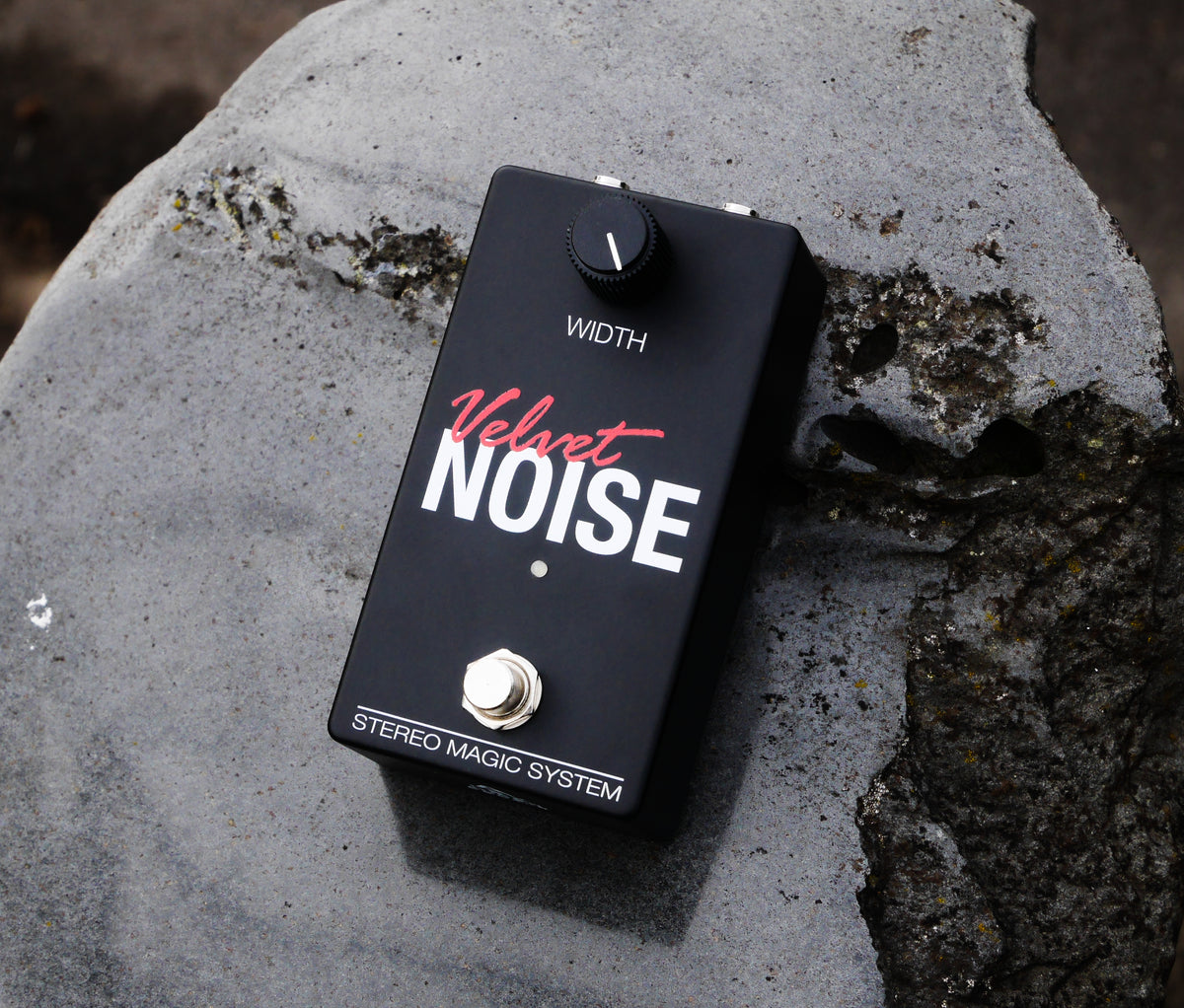 Alexander Pedals Velvet Noise vista en ángulo