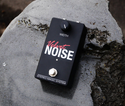Alexander Pedals Velvet Noise vista en ángulo