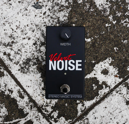 Alexander Pedals Velvet Noise conexiones de entrada y salida