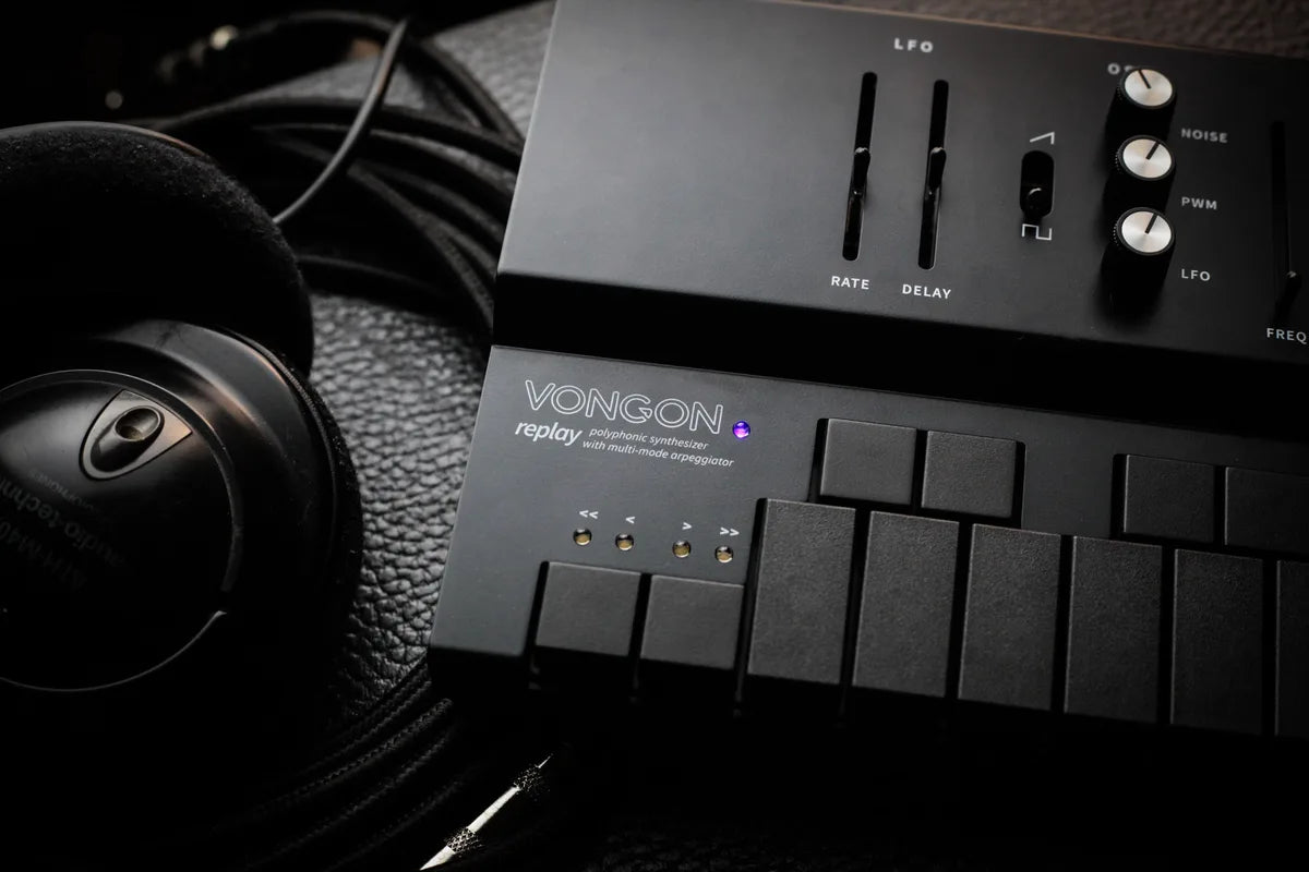 Detalle del teclado del VONGON Replay negro
