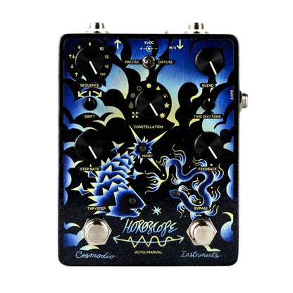 Cosmodio Horoscope, vista frontal completa del pedal sobre fondo blanco